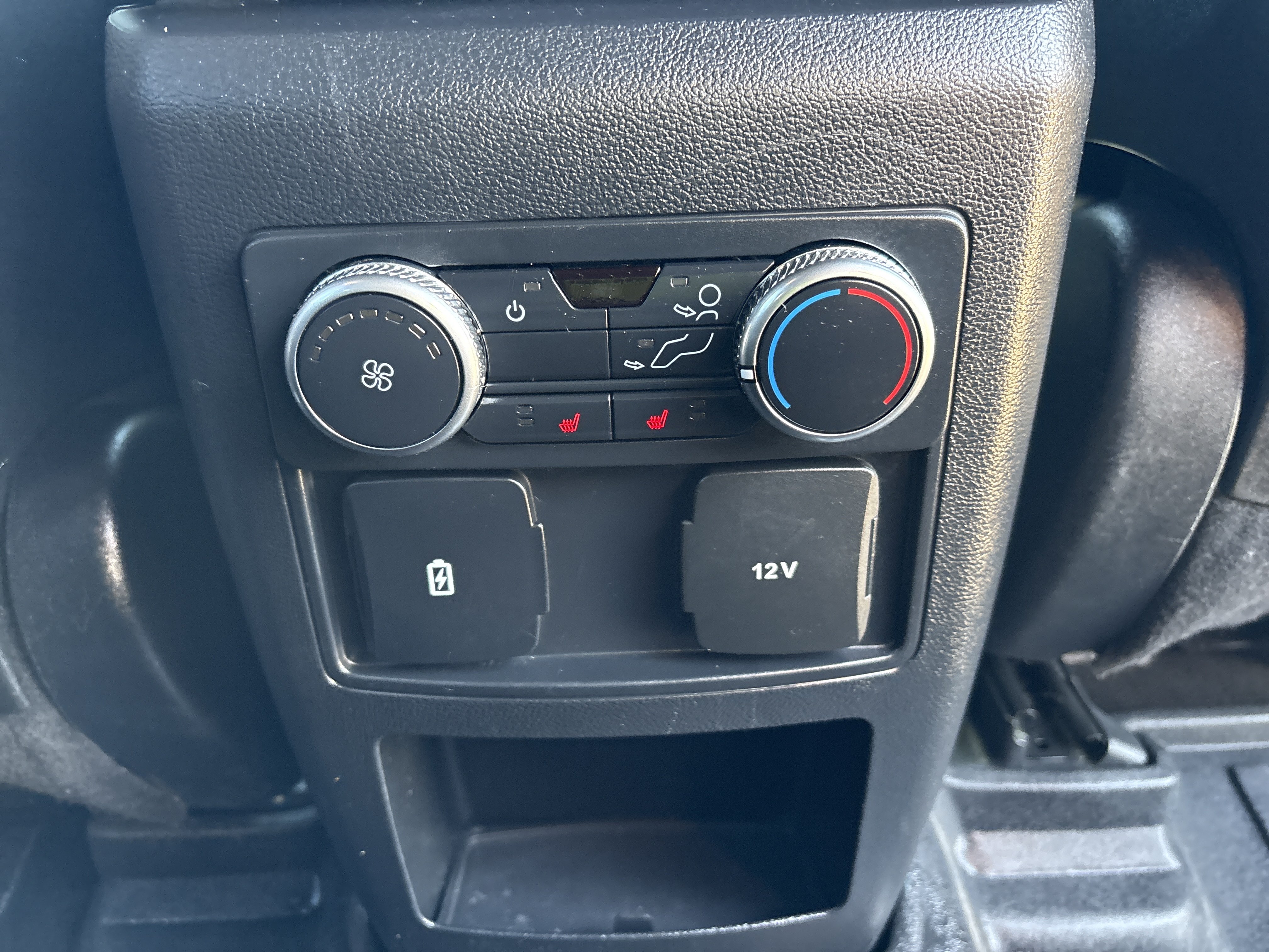 Used 2020 Ford Explorer XLT w/ Equipment Group 202A AWD/4WD image 10