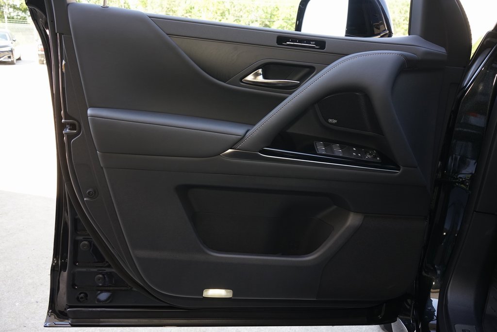 Used 2025 Lexus LX 600 4WD w/ Accessory Package (2T) image 26