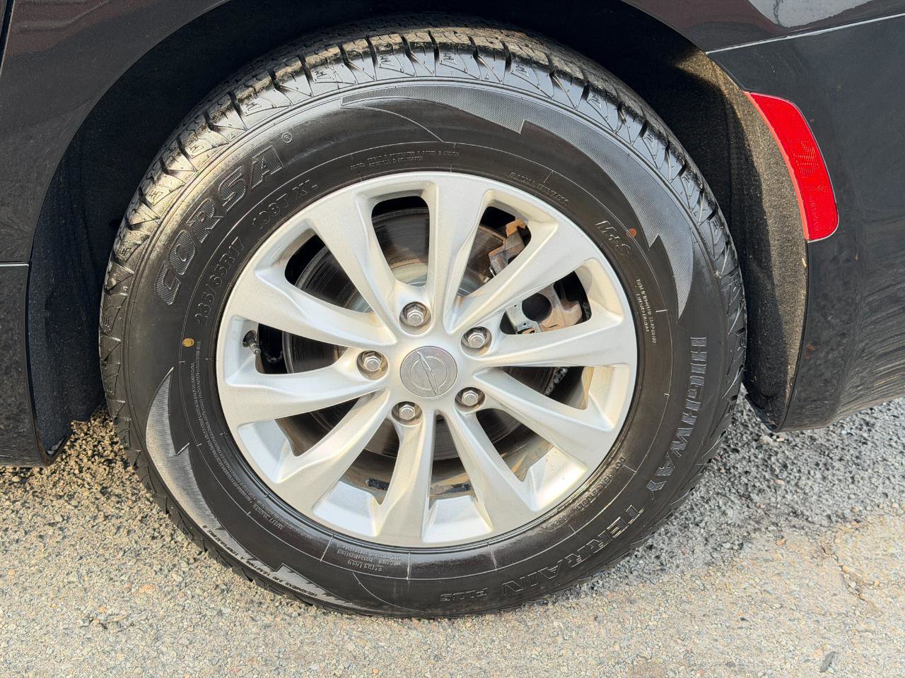 Used 2018 Chrysler Pacifica Touring-L FWD image 76