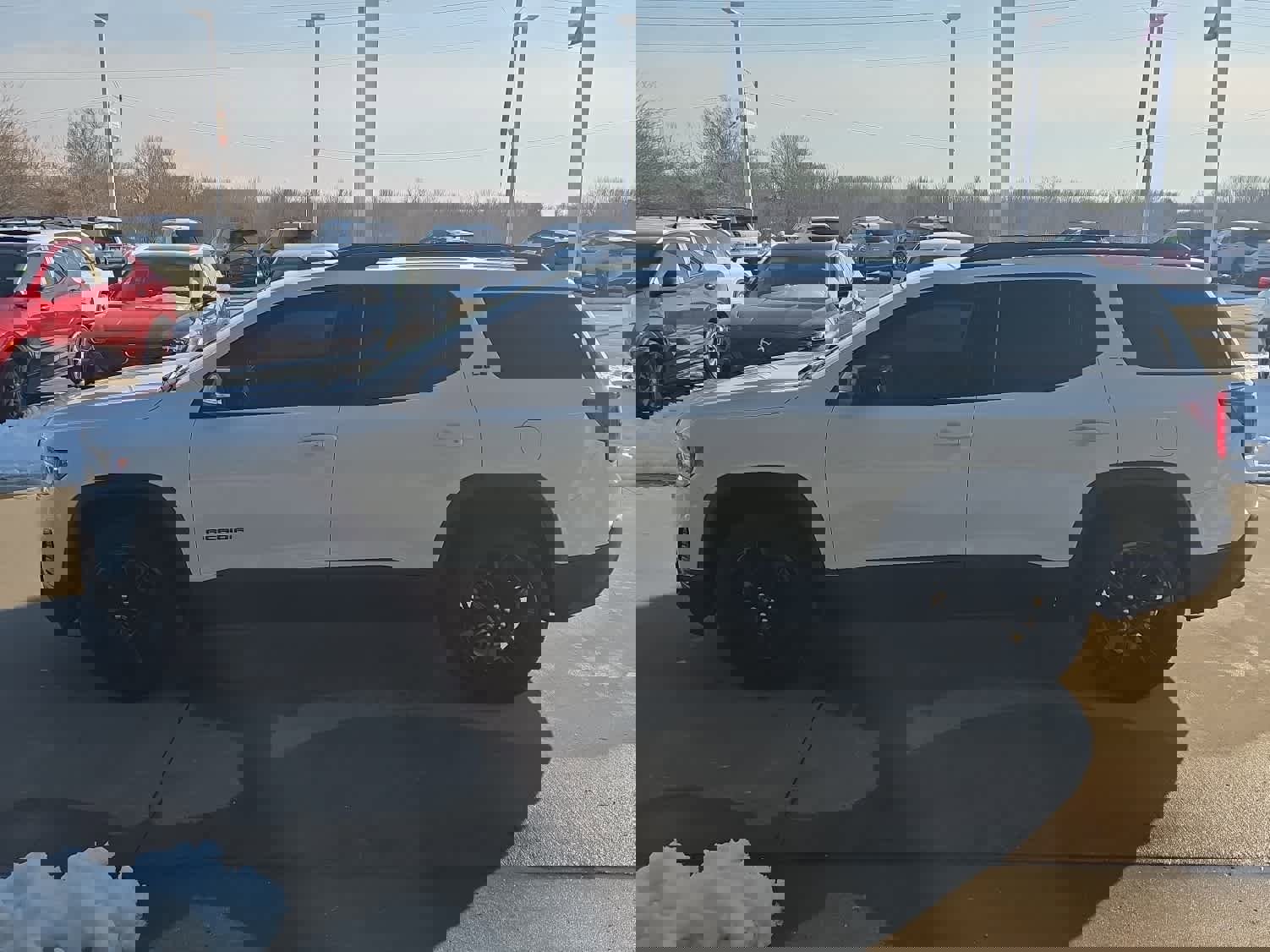 Used 2023 GMC Acadia SLE w/ Driver Convenience Package image 5