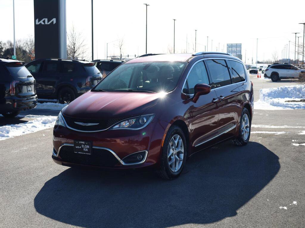 Used 2017 Chrysler Pacifica Touring-L Plus w/ Tire & Wheel Group image 3