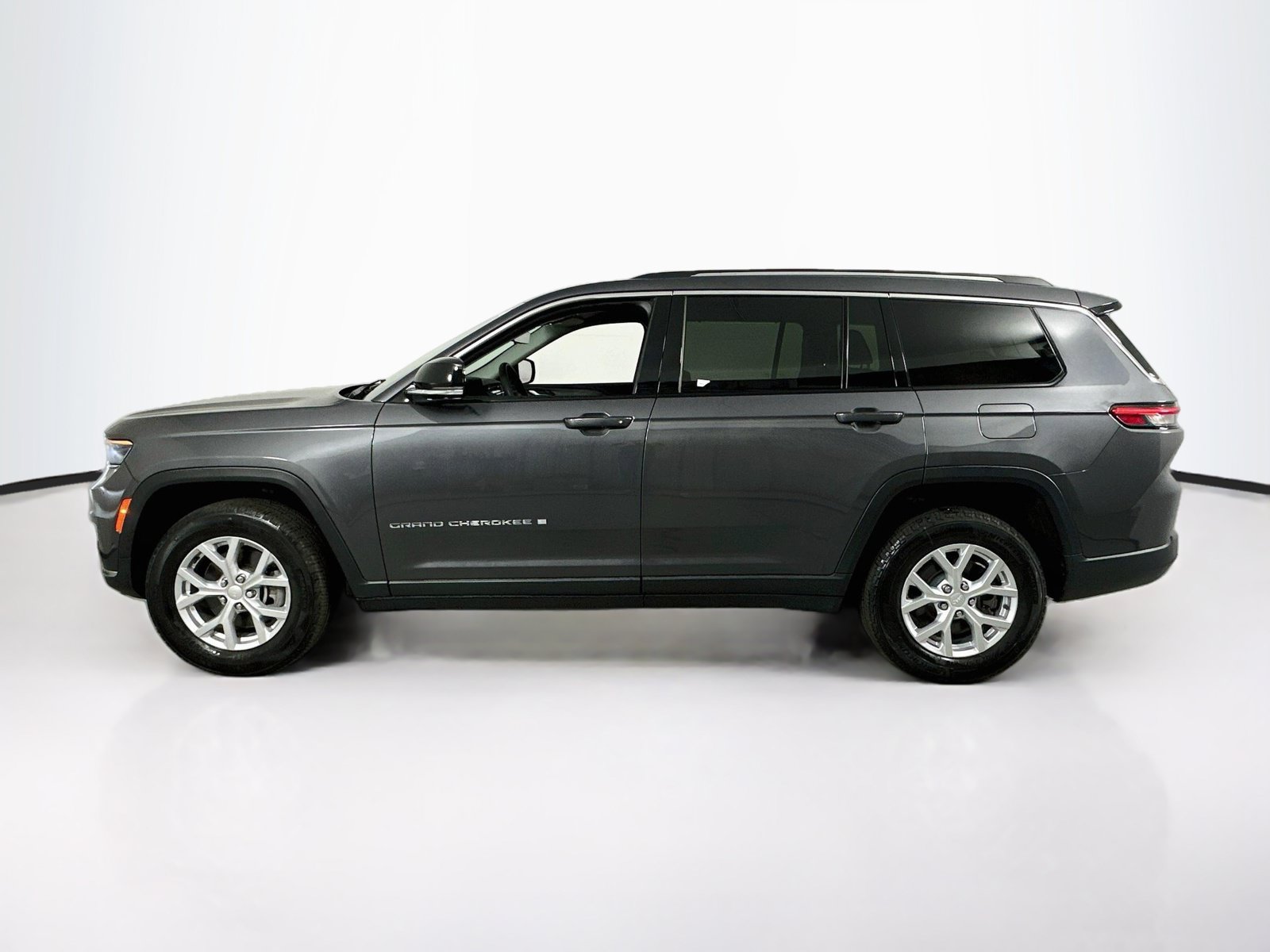 Used 2023 Jeep Grand Cherokee L Limited w/ Luxury Tech Group II RWD image 8