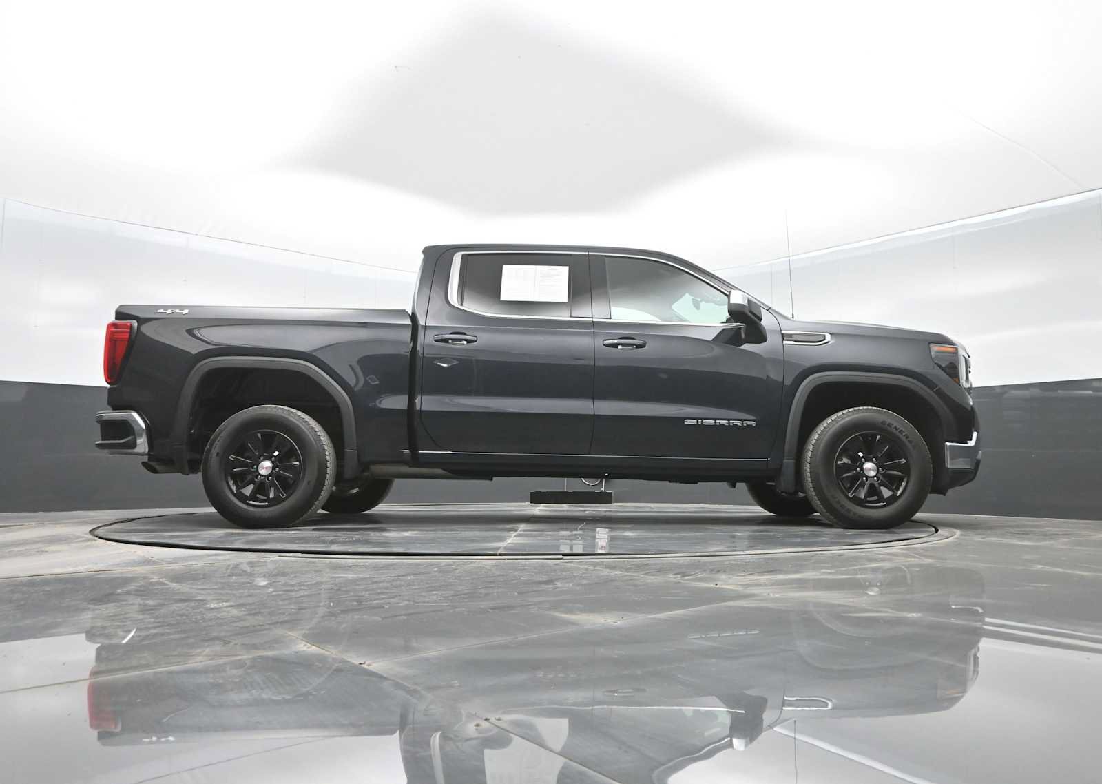 Used 2024 GMC Sierra 1500 SLE AWD/4WD image 36
