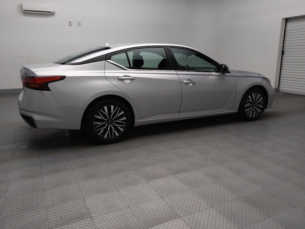 Used 2024 Nissan Altima 2.5 SV image 10