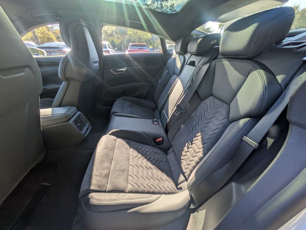 Used 2024 Audi e-tron GT Prestige AWD/4WD image 17