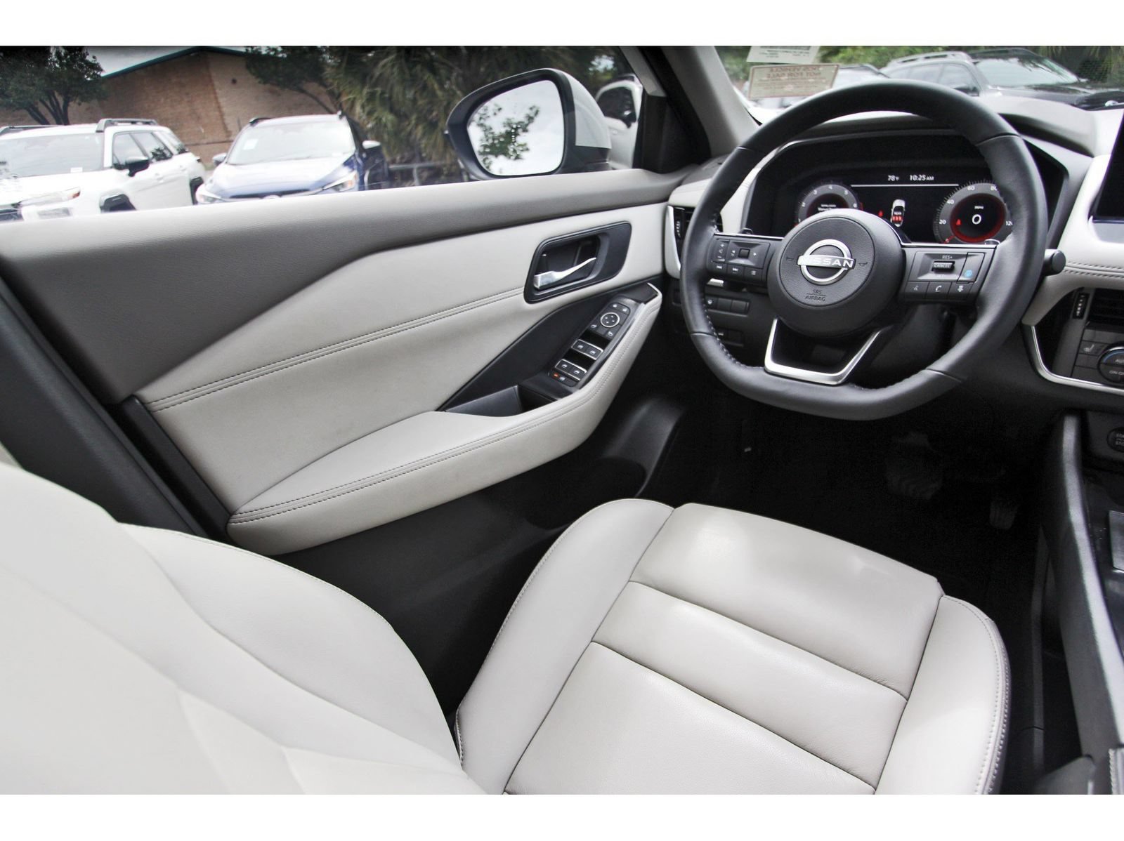 Used 2024 Nissan Rogue SL FWD image 8