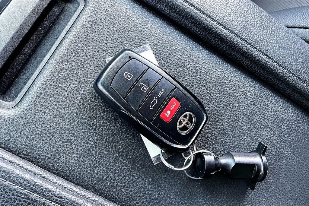 Used 2024 Toyota Grand Highlander AWD image 12