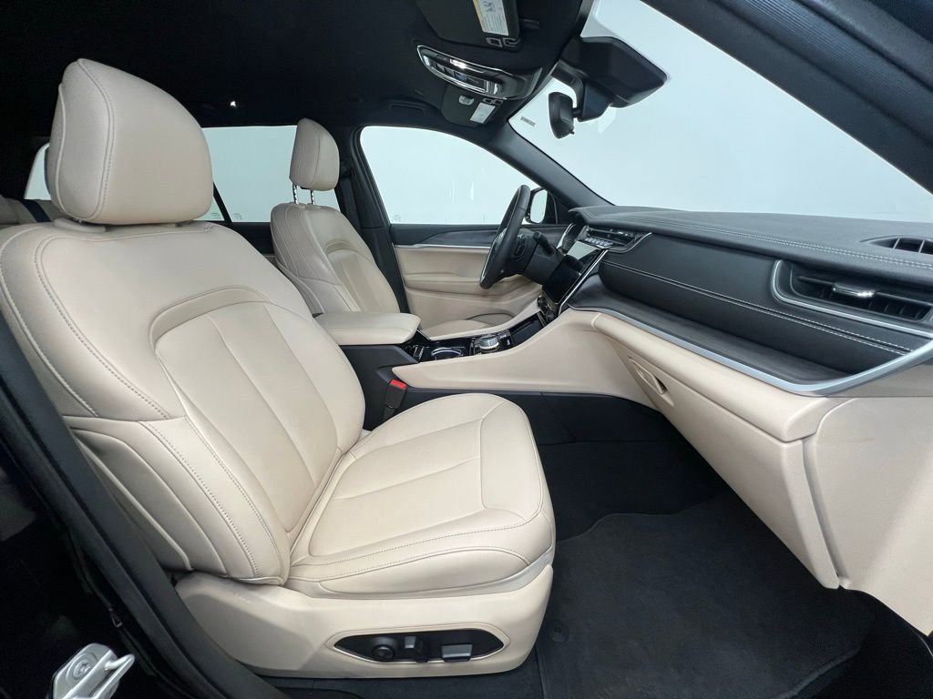 Used 2023 Jeep Grand Cherokee Limited w/ Trailer Tow Prep Group (B) image 9