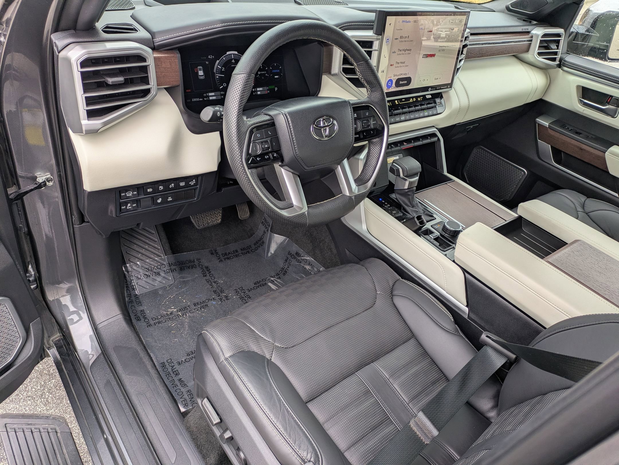 Used 2024 Toyota Sequoia Capstone image 9