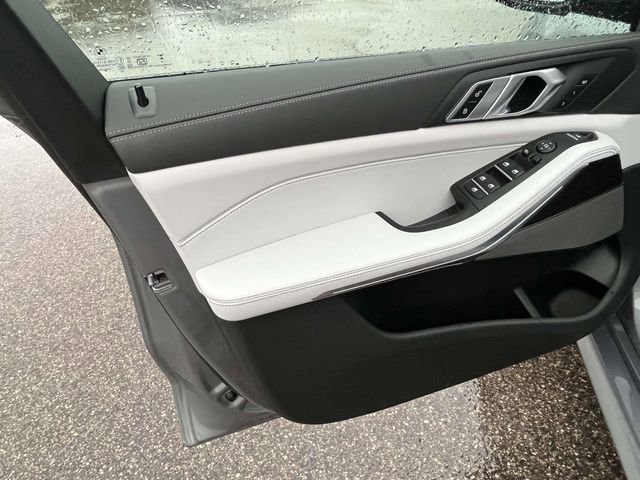 New 2026 BMW X5 xDrive40i w/ M Sport Package AWD/4WD image 13