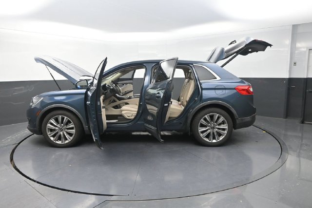 Used 2016 Lincoln MKX Reserve w/ Technology Package AWD/4WD image 34