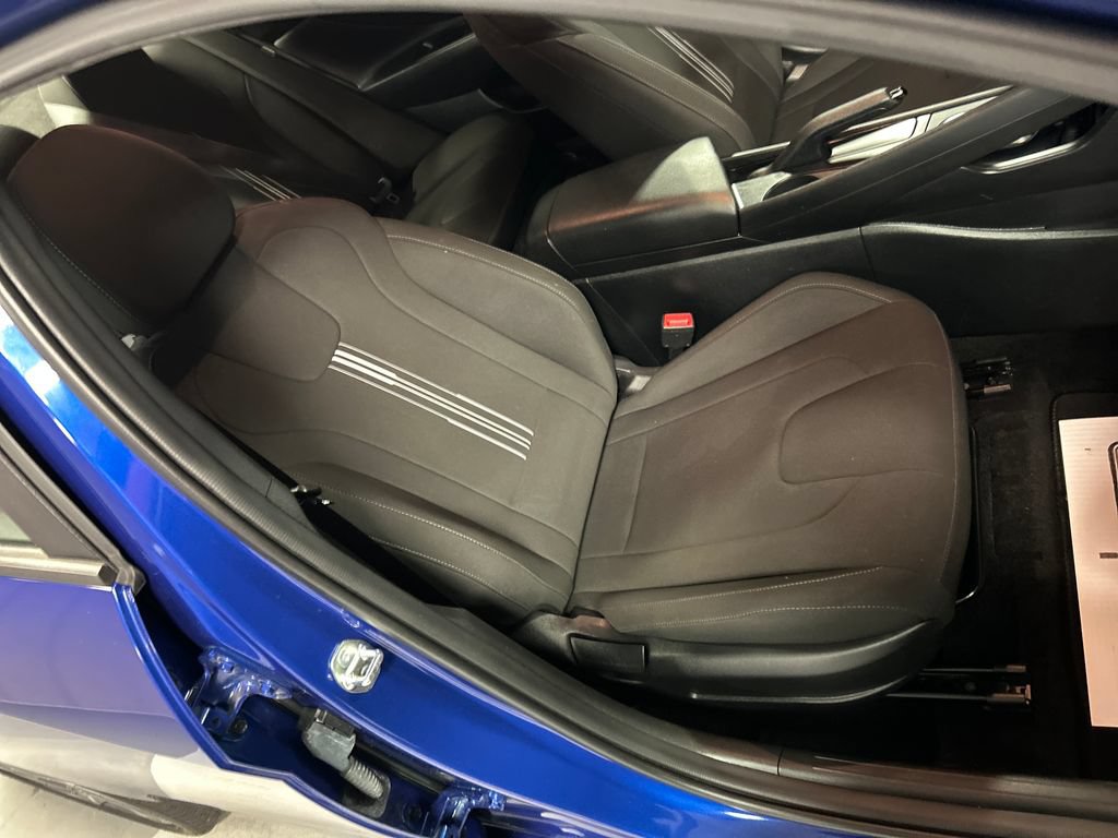 Used 2025 Hyundai Elantra Sport FWD image 23