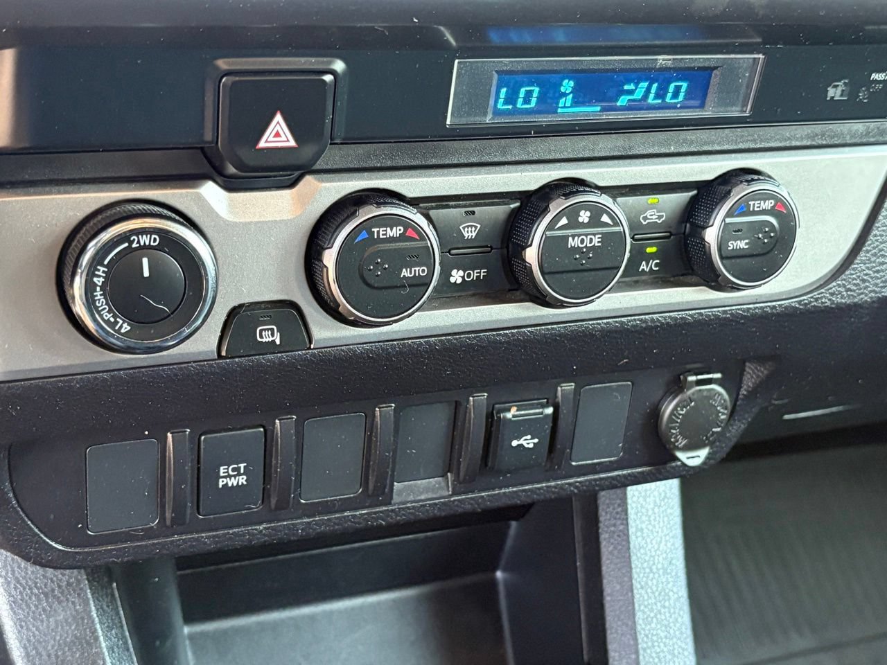 Used 2022 Toyota Tacoma SR5 AWD/4WD image 19