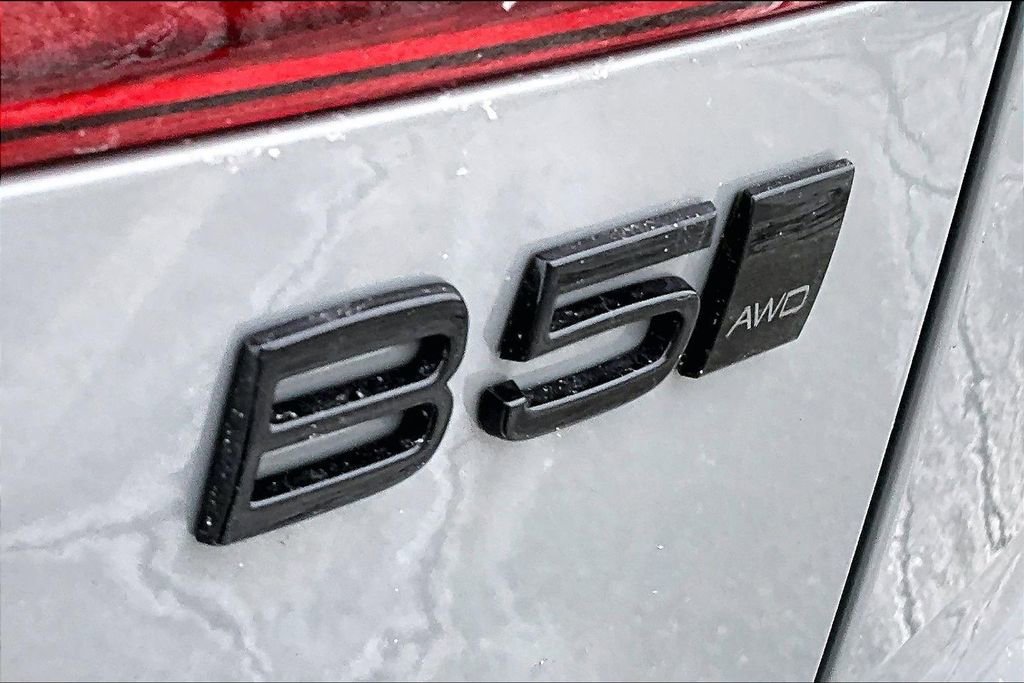 New 2026 Volvo XC60 B5 Ultra w/ Protection Package Premier image 9