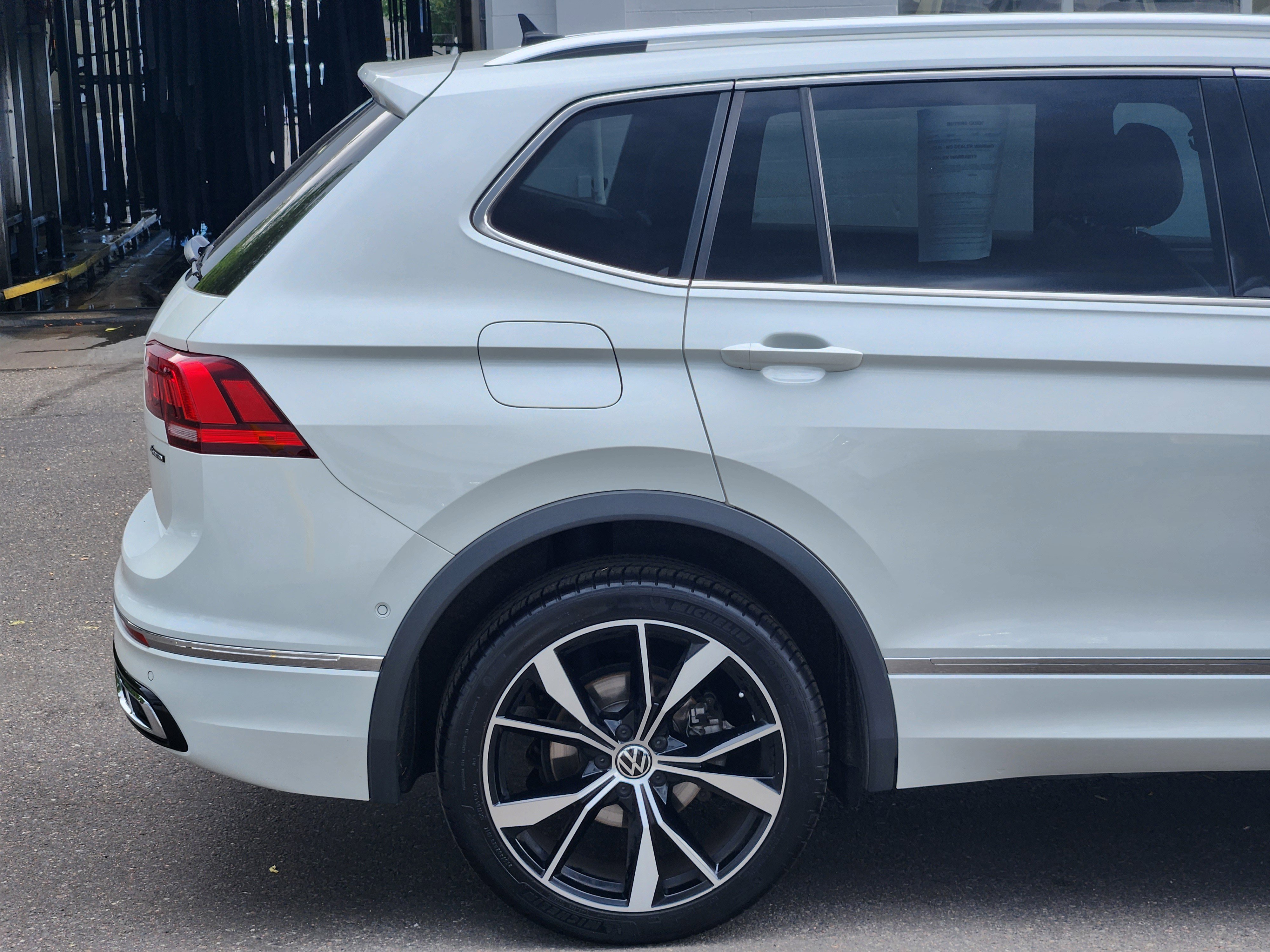 Certified 2022 Volkswagen Tiguan SEL R-Line image 6