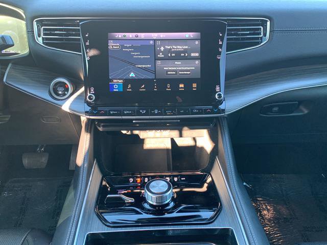 Used 2024 Jeep Wagoneer Series II w/ Flexible Seating Group image 32