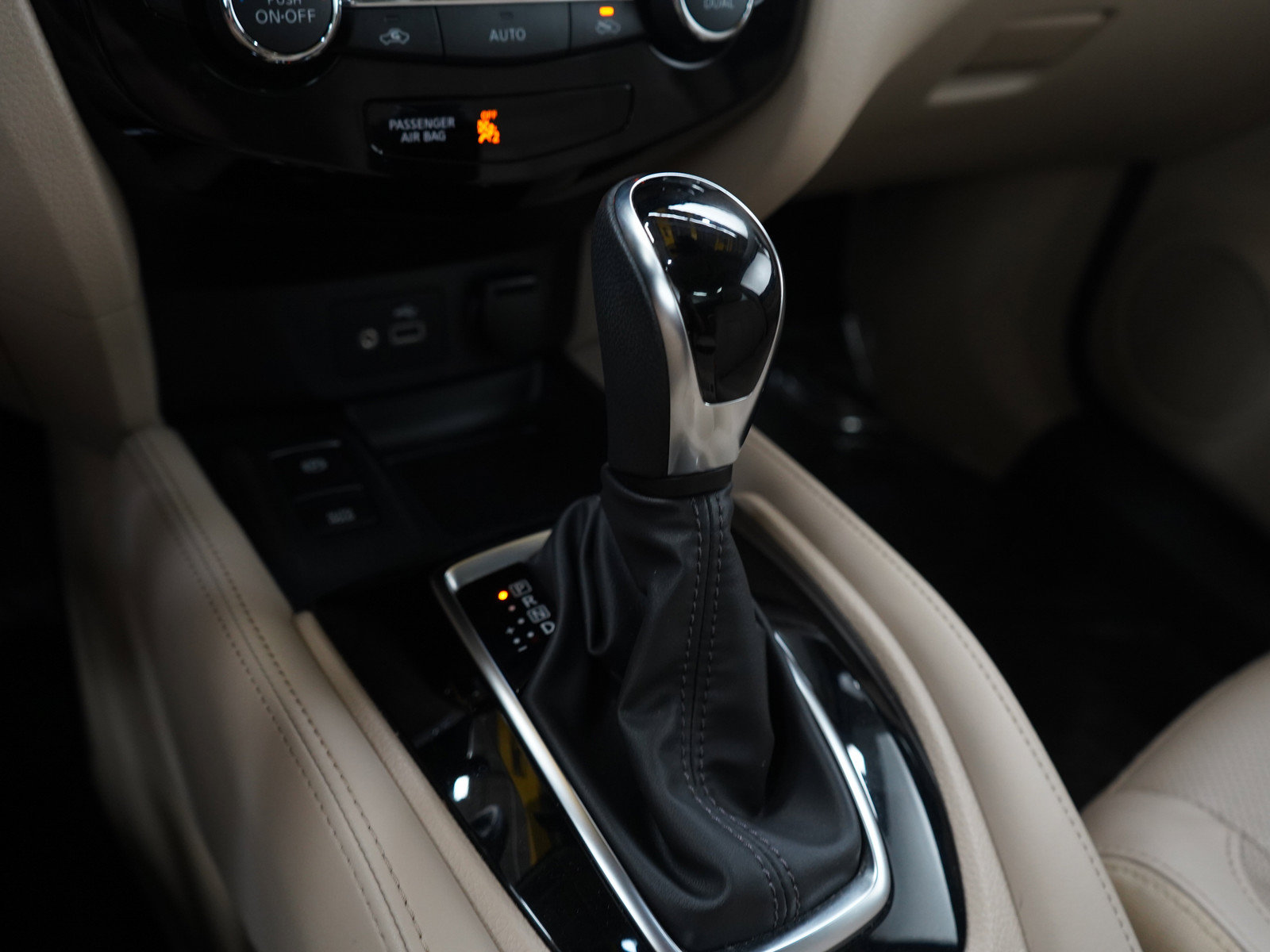 Used 2019 Nissan Rogue SL w/ Premium Package AWD/4WD image 23