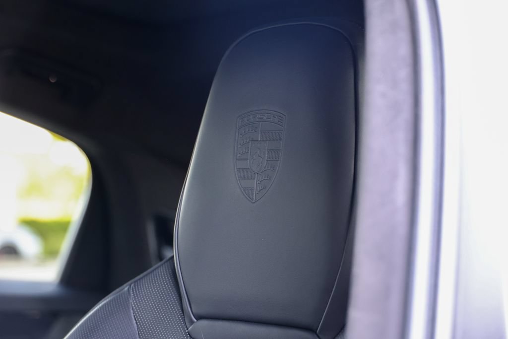 Certified 2025 Porsche Cayenne GTS AWD/4WD image 31