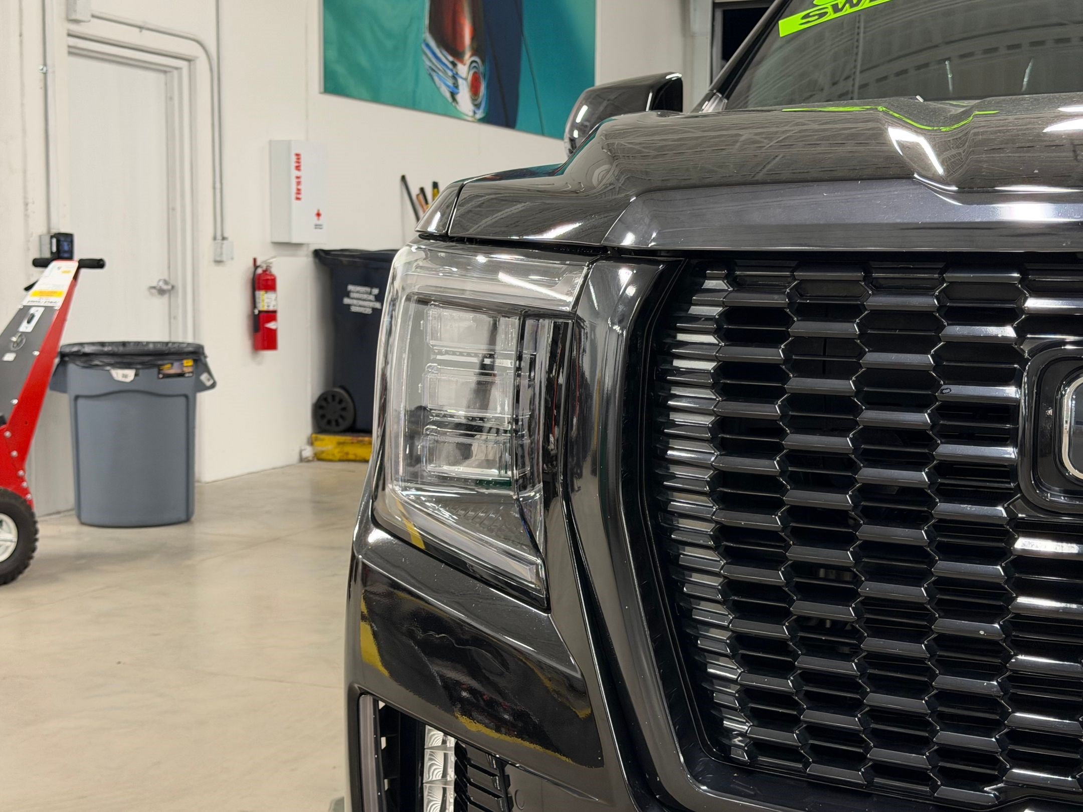 Used 2023 GMC Yukon Denali Ultimate AWD/4WD image 12