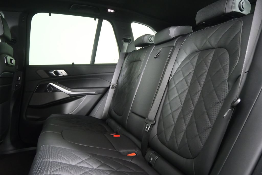 Used 2026 BMW X5 sDrive40i w/ Executive Package RWD image 16