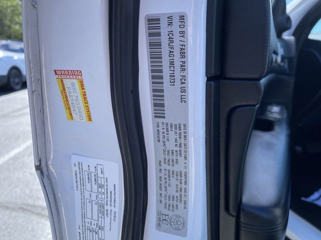 Used 2021 Jeep Grand Cherokee Laredo image 33