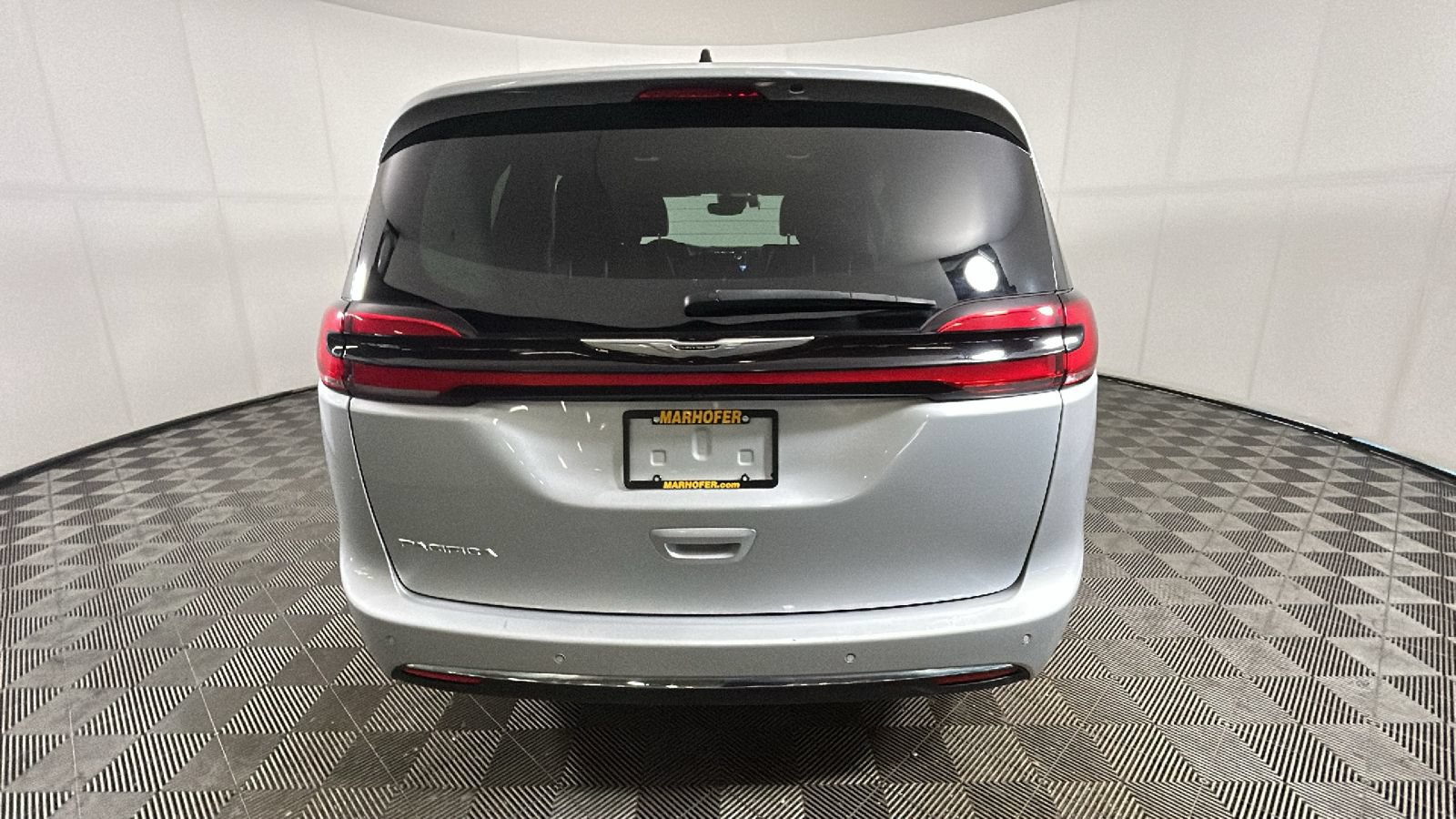 Used 2024 Chrysler Pacifica Touring-L FWD video 4