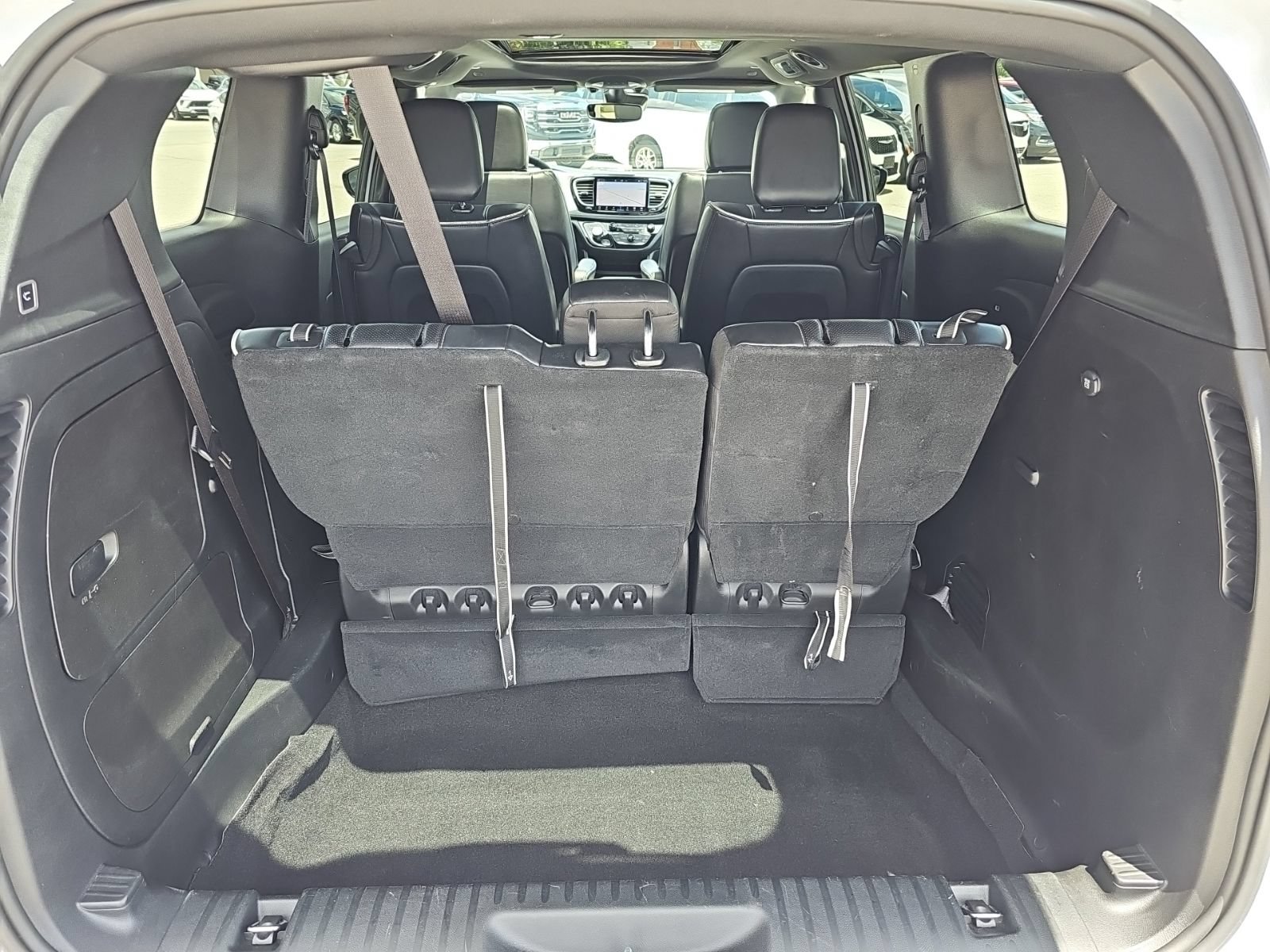 Used 2024 Chrysler Pacifica Premium FWD image 28