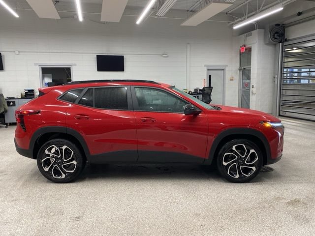 New 2026 Chevrolet Trax RS w/ Sunroof Package FWD image 4