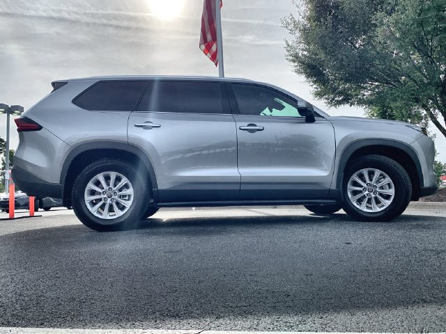 Used 2026 Toyota Grand Highlander XLE FWD image 9