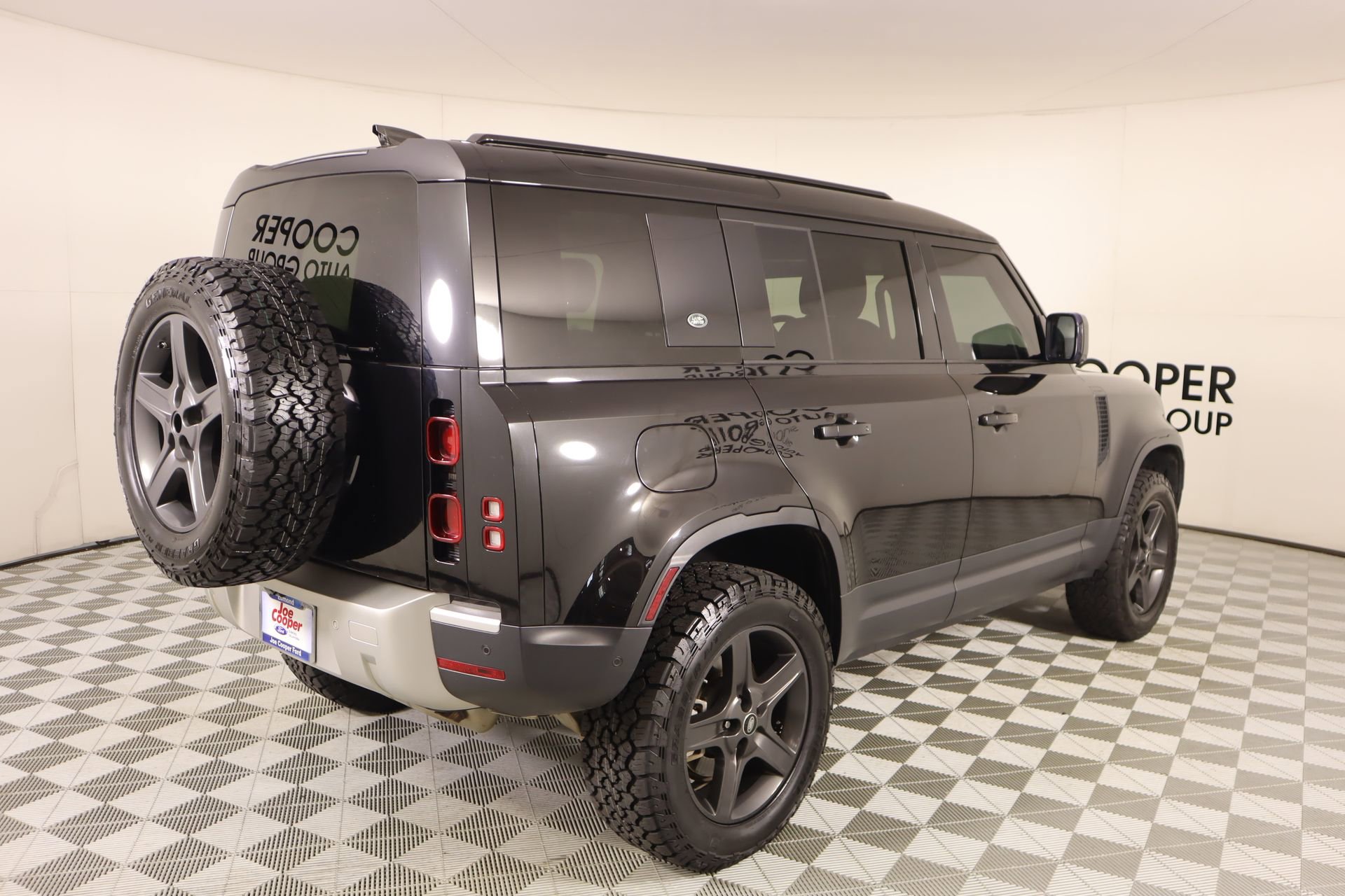 Used 2020 Land Rover Defender 110 SE AWD/4WD image 21