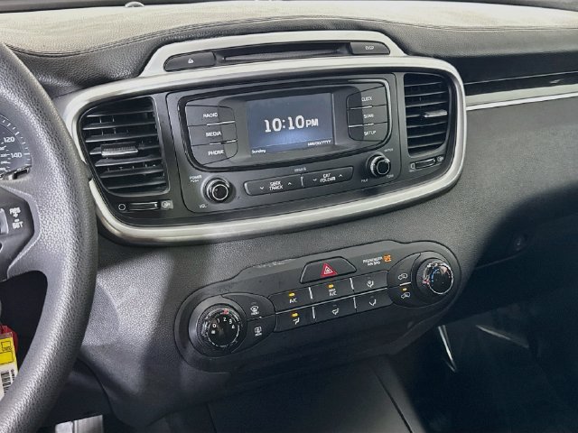 Used 2017 Kia Sorento FWD image 17