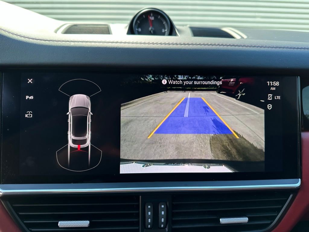 Certified 2023 Porsche Cayenne Platinum Edition image 30