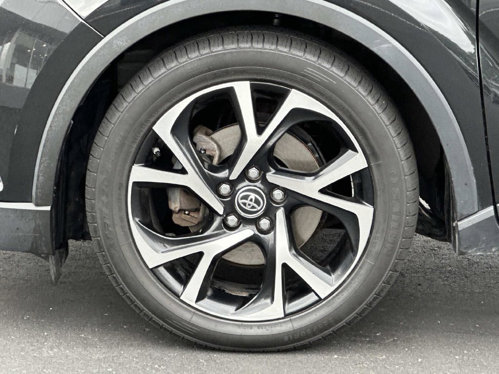 Used 2018 Toyota C-HR XLE FWD image 9