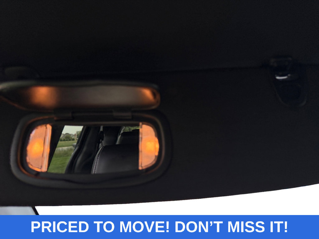 Used 2025 Chrysler Pacifica Select FWD image 19