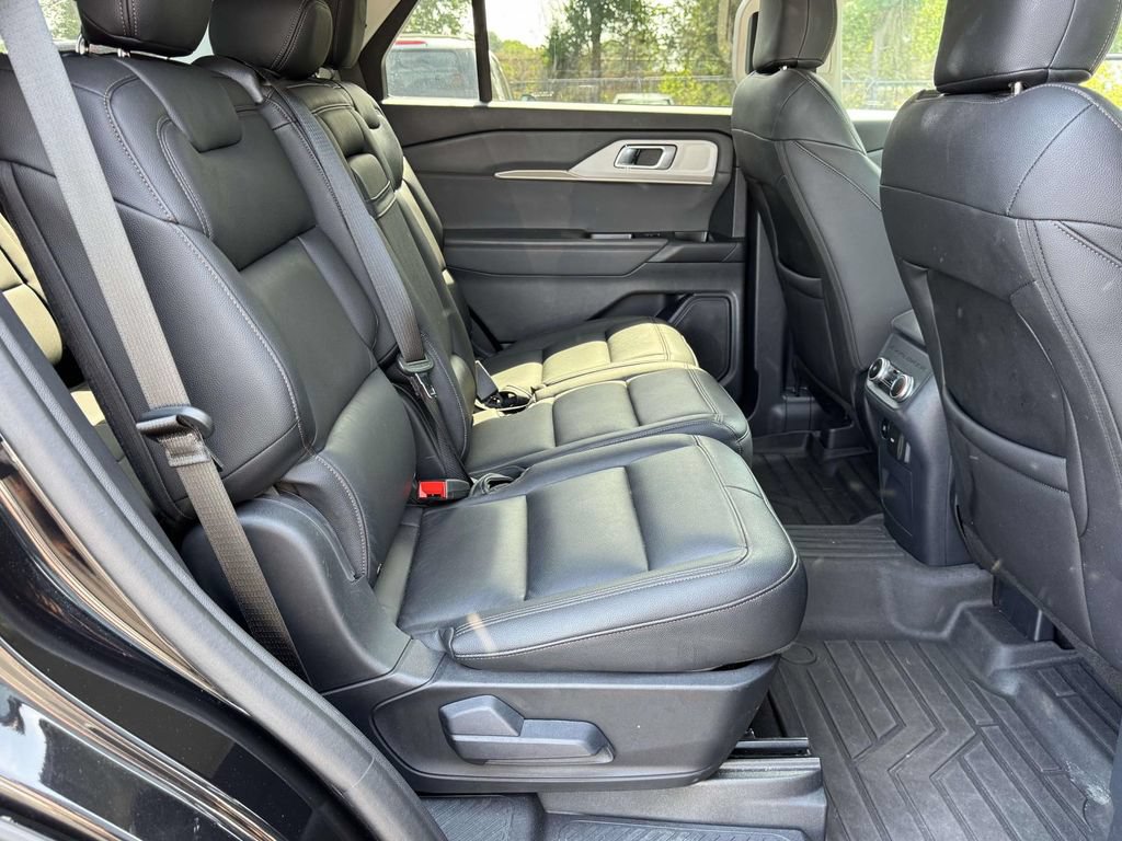 Used 2025 Ford Explorer Active RWD image 15