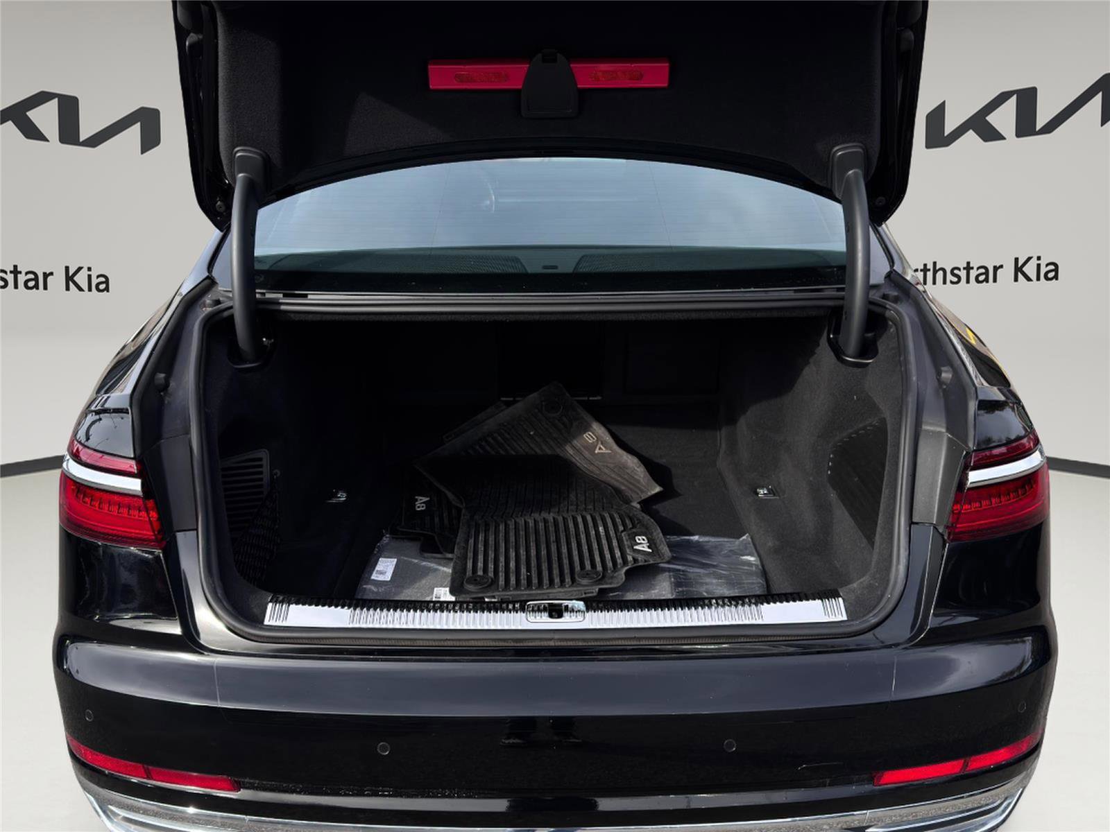 Used 2021 Audi A8 L 3.0T w/ Executive Plus Package image 26