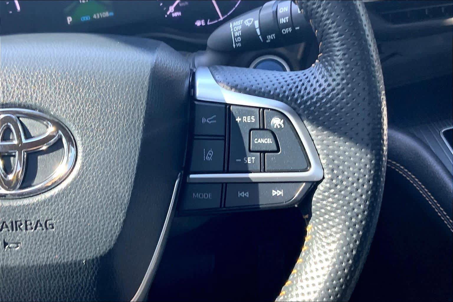 Used 2024 Toyota Sienna XLE Woodland Edition AWD/4WD image 25