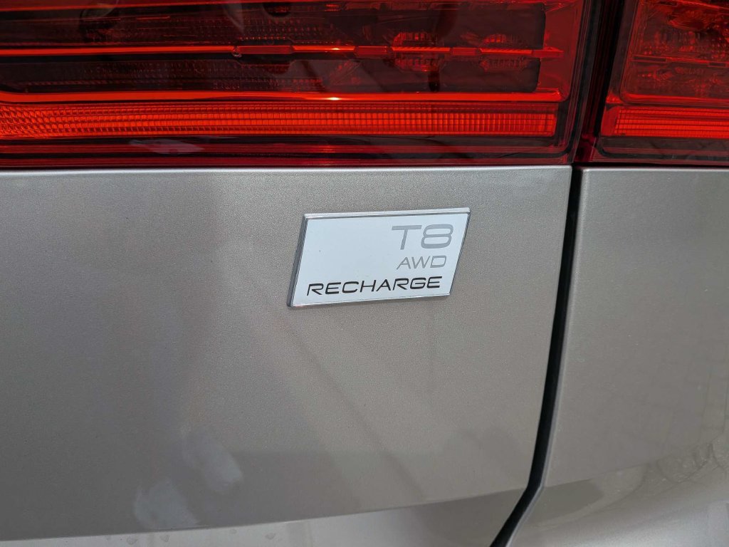 Certified 2024 Volvo XC60 T8 Ultimate w/ Climate Package AWD/4WD image 14