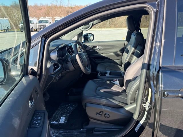 New 2026 Chrysler Pacifica Select w/ S Appearance Package FWD image 15