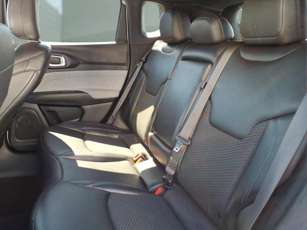 Used 2024 Jeep Compass Latitude image 14