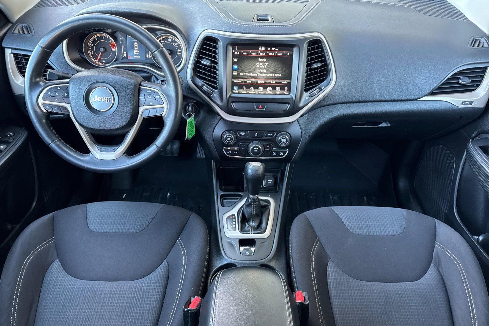 Used 2016 Jeep Cherokee Latitude FWD image 13