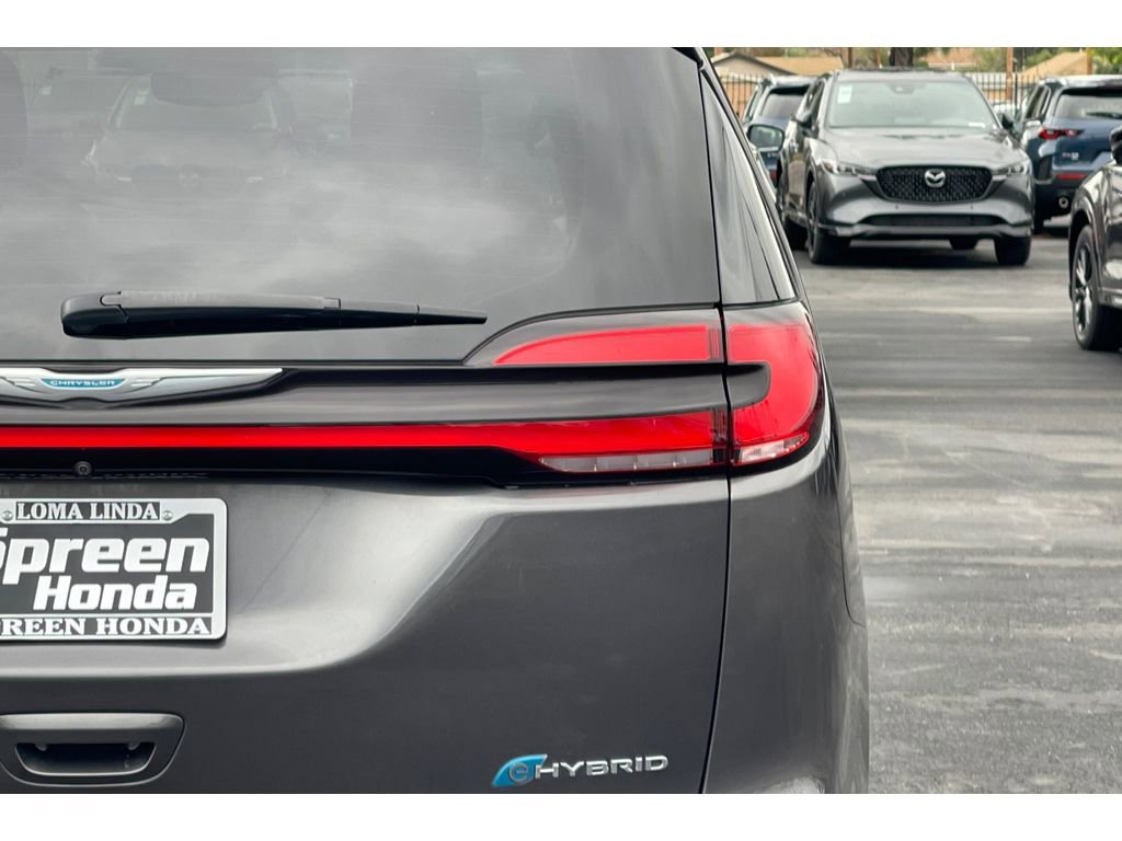 Used 2021 Chrysler Pacifica Touring w/ Uconnect Theater Family Group image 15