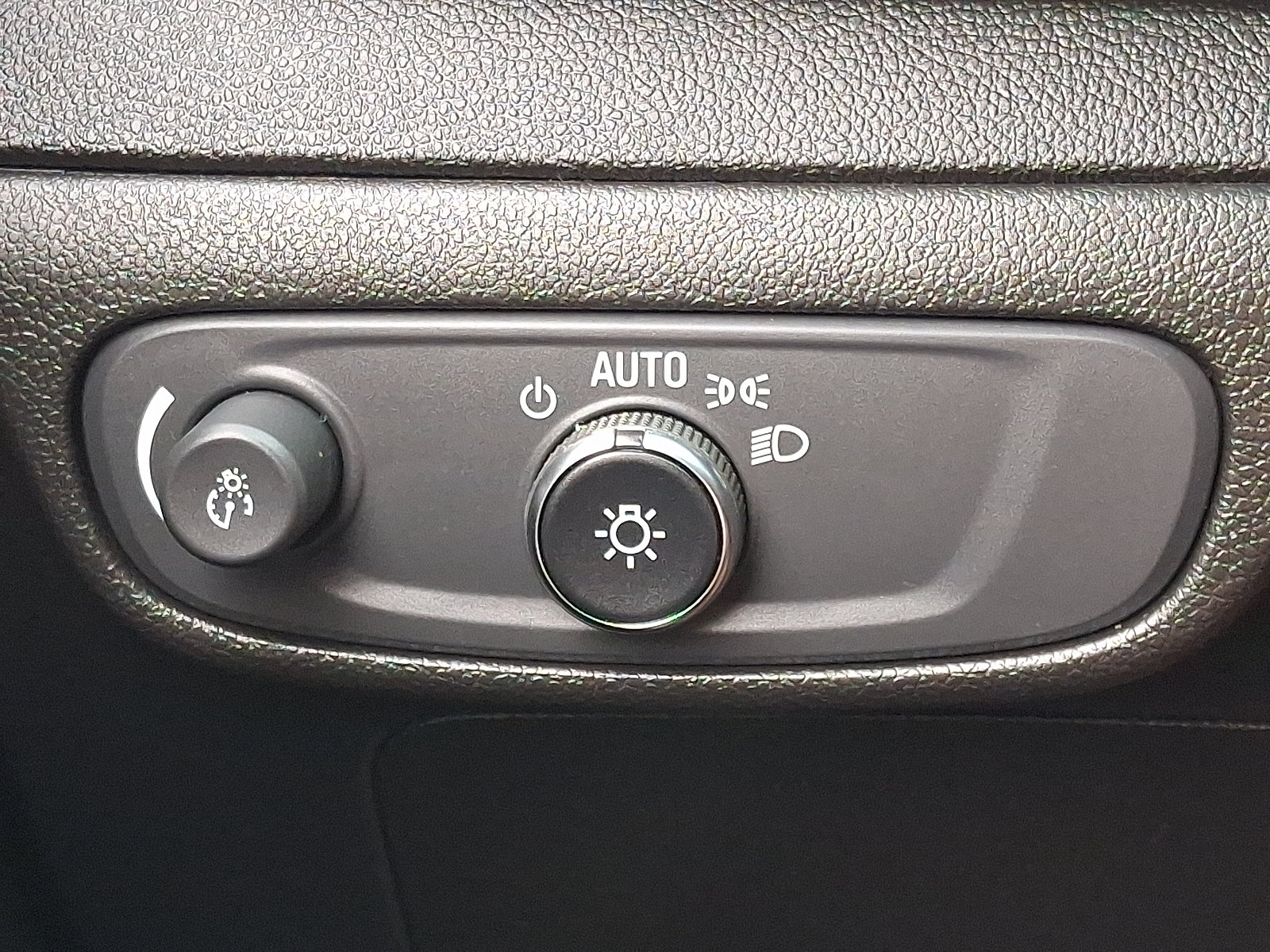 Certified 2023 Chevrolet Bolt LT w/ Infotainment Package FWD image 25