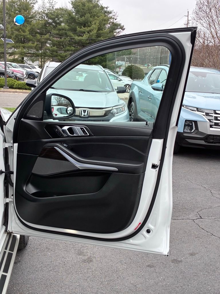 Used 2024 BMW X7 xDrive40i w/ Premium Package AWD/4WD image 65