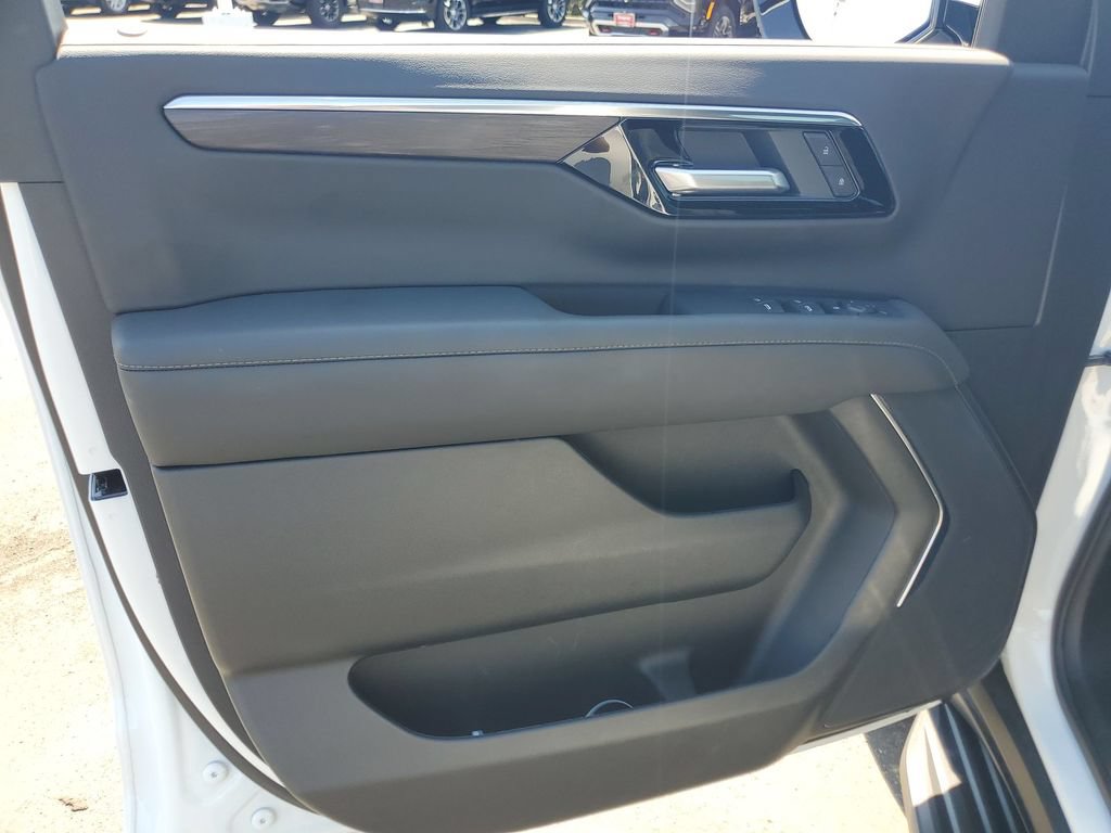 Used 2026 Chevrolet Suburban LS RWD image 21