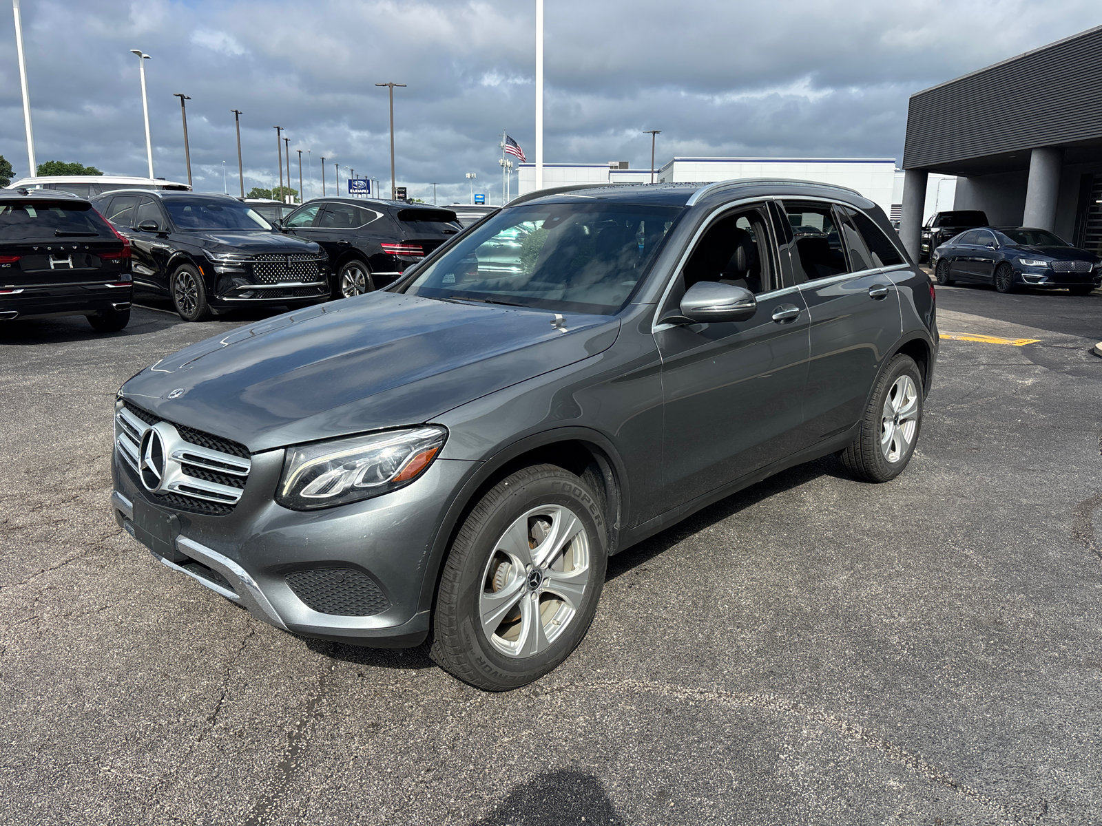 Used 2018 Mercedes-Benz GLC 300 4MATIC image 3