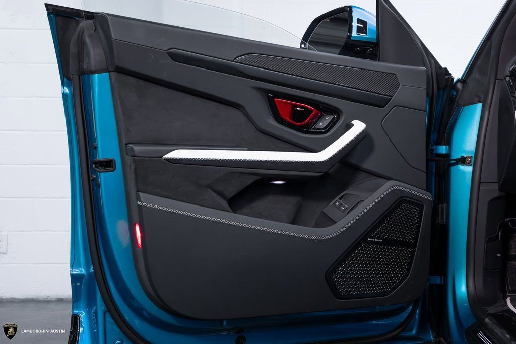Used 2025 Lamborghini Urus SE image 22