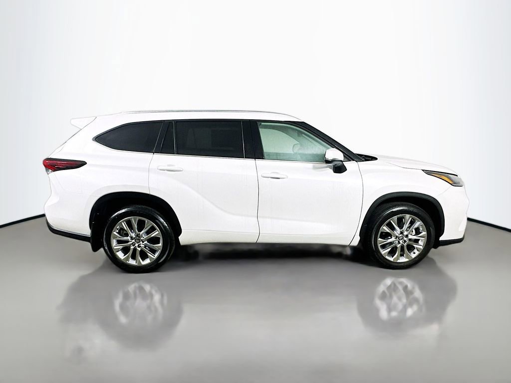 Used 2024 Toyota Highlander Limited image 7
