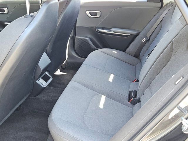 Used 2025 Kia K4 LXS image 28