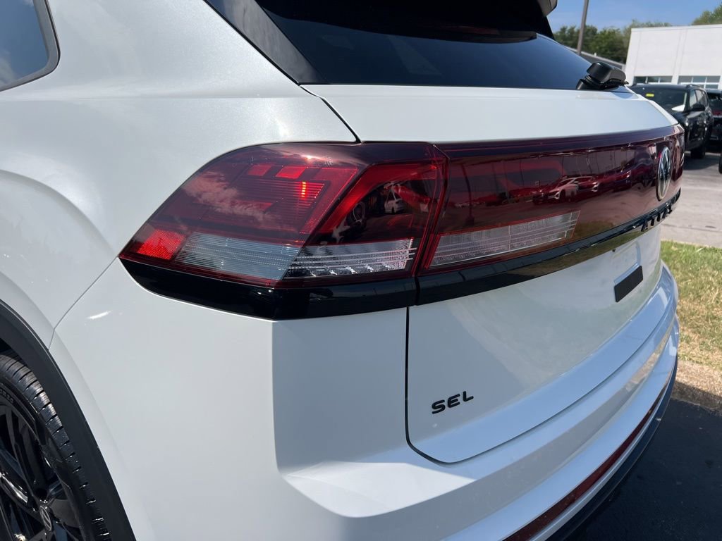 New 2026 Volkswagen Atlas Cross Sport SEL R-Line image 12
